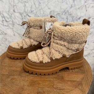 Zara kids faux shearling bootie, NWT. Size EU 35. US size 3.5. Sold out!